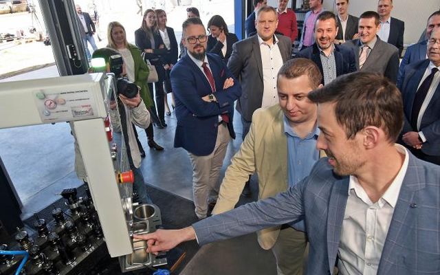 Fémmegmunkáló gépek, üzemcsarnok, termelési szoftverek… 
