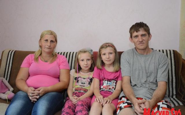 A Prosperitati Alapítványnak köszönhetően tíz év után saját otthonába költözött a szenttamási Gálik család