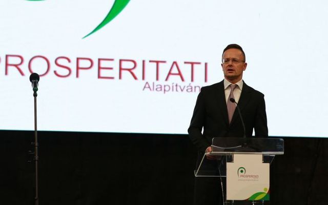Ünnepélyes szerződésaláírás Zentán (képek)