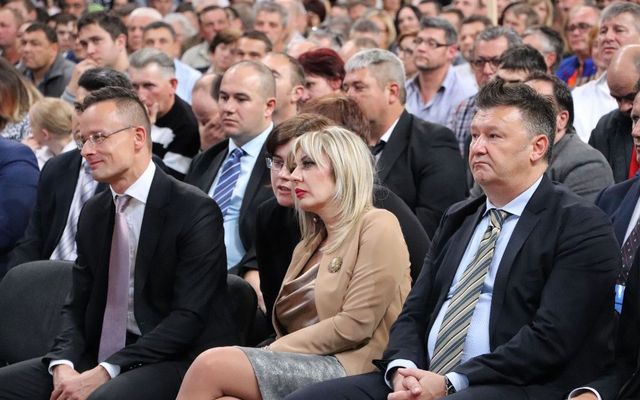 Ünnepélyes szerződésaláírás Zentán (képek)