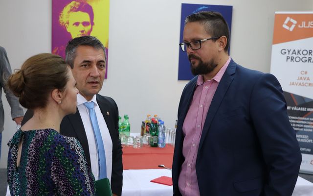 A vajdasági mentorképző program ünnepélyes megnyitója (képek)