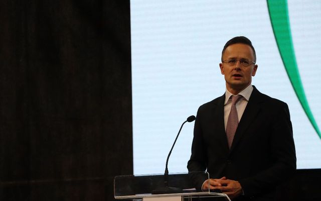 Ünnepélyes szerződésaláírás Zentán (képek)