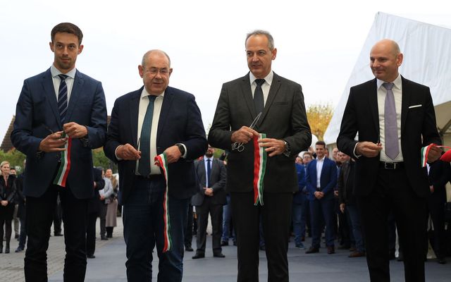 Bata Kft. nagyléptékű gazdasági fejlesztés (képek)