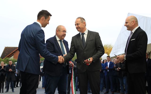 Bata Kft. nagyléptékű gazdasági fejlesztés (képek)