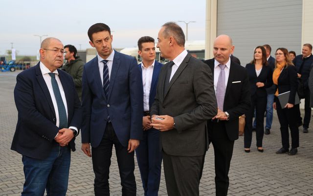 Bata Kft. nagyléptékű gazdasági fejlesztés (képek)