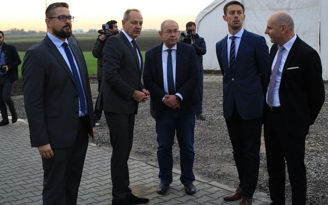 Bata Kft. nagyléptékű gazdasági fejlesztés (képek)