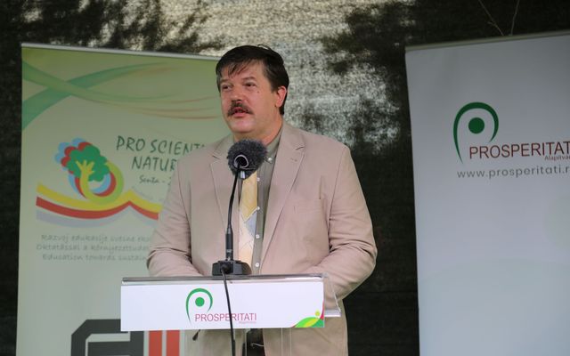 Ünnepélyes oklevélátadás Zentán