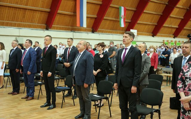 Ünnepélyes szerződésaláírás Bácsfeketehegyen