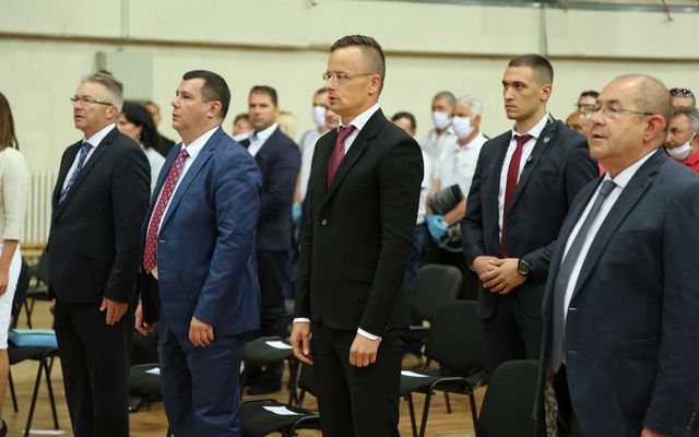 Ünnepélyes szerződésaláírás Bácsfeketehegyen