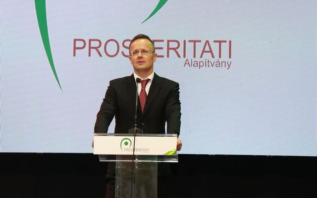 Ünnepélyes szerződésaláírás Bácsfeketehegyen
