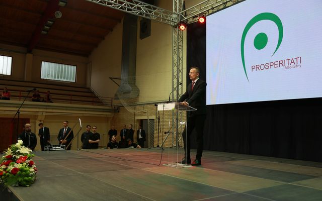 Ünnepélyes szerződésaláírás Bácsfeketehegyen