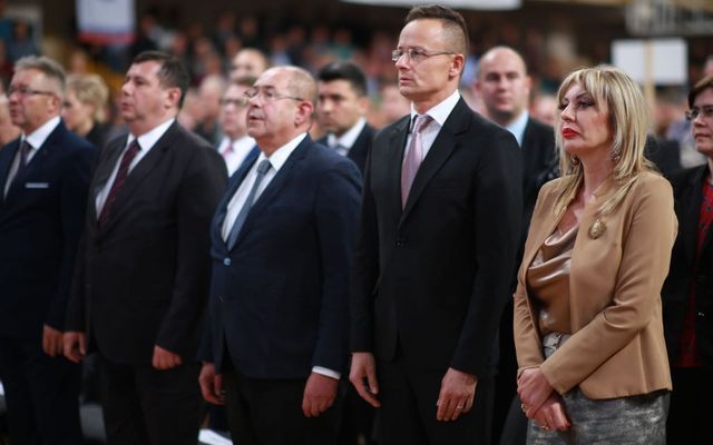 Ünnepélyes szerződésaláírás Zentán (képek)
