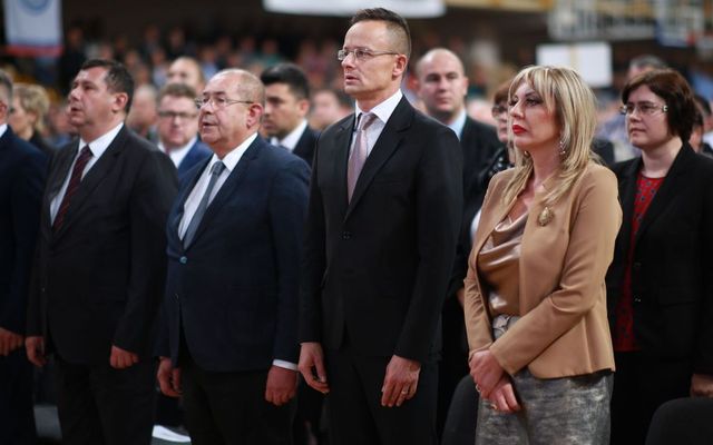 Ünnepélyes szerződésaláírás Zentán (képek)
