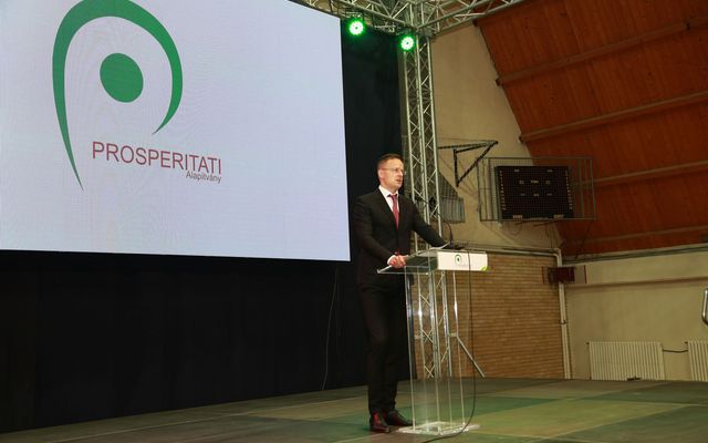 Ünnepélyes szerződésaláírás Bácsfeketehegyen