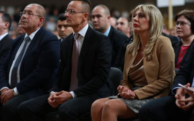 Ünnepélyes szerződésaláírás Zentán (képek)