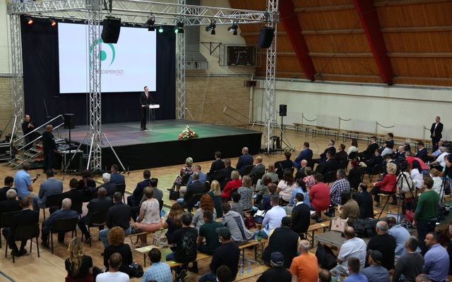 Ünnepélyes szerződésaláírás Bácsfeketehegyen