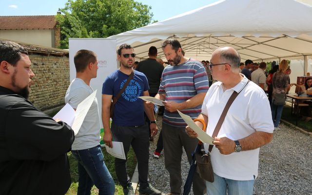 Ünnepélyes oklevélátadás Zentán