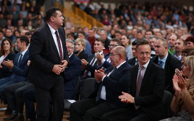 Ünnepélyes szerződésaláírás Zentán (képek)