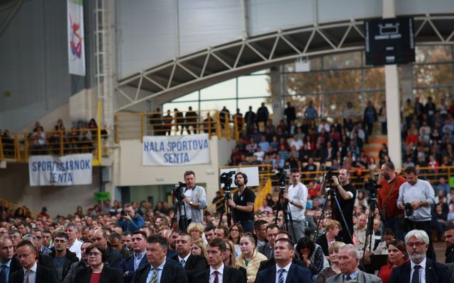 Ünnepélyes szerződésaláírás Zentán (képek)