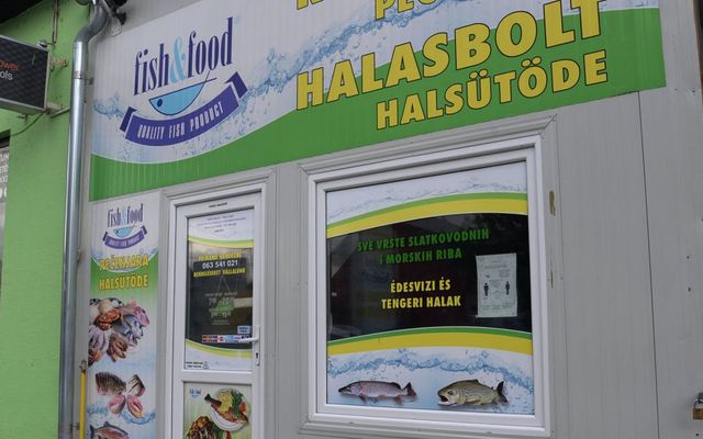 A péterrévei Fish&Food halasbolt és halsütöde a legkülönfélébb halfajták választékát kínálja a vásárlóknak