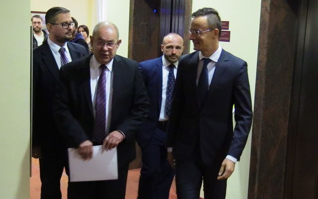 Szijjártó: 700 új munkahely – Pásztor: élhetőbb közeg (képek)
