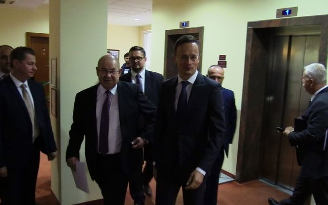 Szijjártó: 700 új munkahely – Pásztor: élhetőbb közeg (képek)