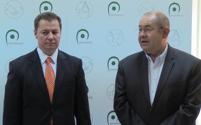 Szerződésaláírás a többéves ültetvények telepítésére kiírt pályázat nyerteseivel (képek)
