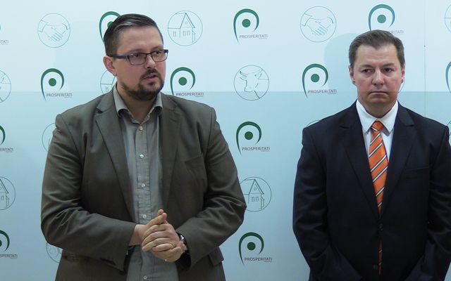 Szerződésaláírás a többéves ültetvények telepítésére kiírt pályázat nyerteseivel (képek)