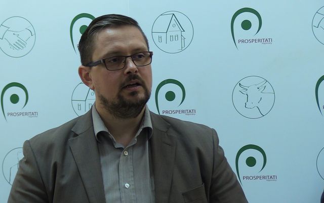Szerződésaláírás a többéves ültetvények telepítésére kiírt pályázat nyerteseivel (képek)