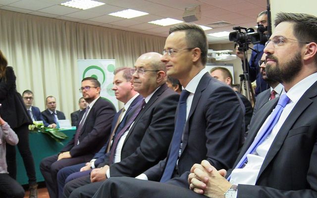 Szijjártó: 700 új munkahely – Pásztor: élhetőbb közeg (képek)