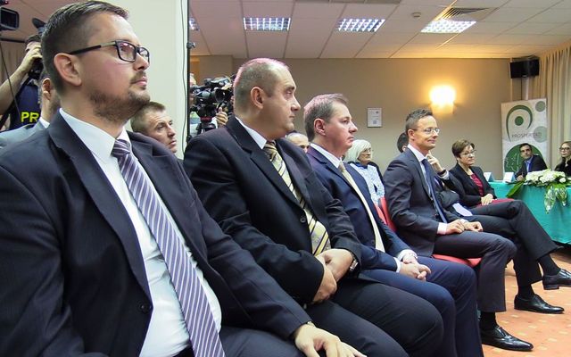 Szijjártó: 700 új munkahely – Pásztor: élhetőbb közeg (képek)