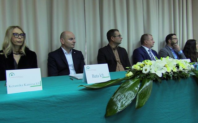 Szijjártó: 700 új munkahely – Pásztor: élhetőbb közeg (képek)