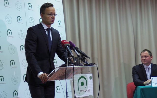 Szijjártó: 700 új munkahely – Pásztor: élhetőbb közeg (képek)