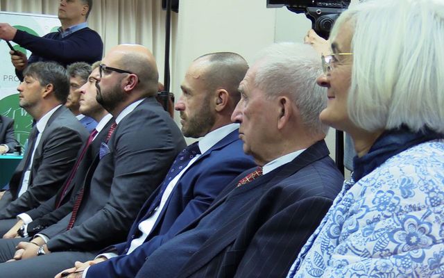 Szijjártó: 700 új munkahely – Pásztor: élhetőbb közeg (képek)