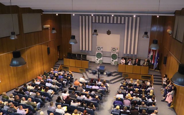 IV. pályázati körrel kapcsolatos tájékoztató lakossági fórum Szabadkán (képek)