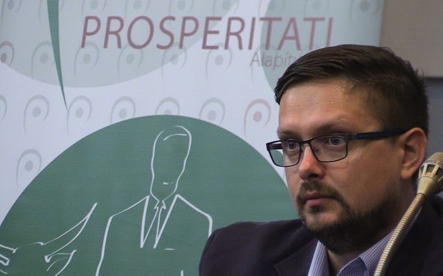Szerződésaláírás a nyertes pályázókkal (képek)