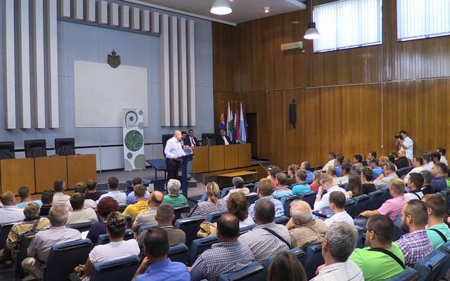 Szerződésaláírás a nyertes pályázókkal (képek)