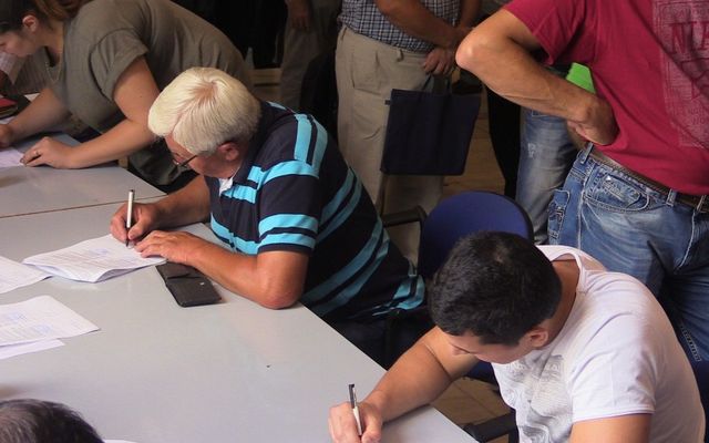 Szerződésaláírás a nyertes pályázókkal (képek)