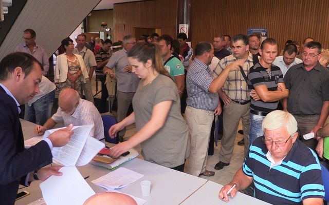 Szerződésaláírás a nyertes pályázókkal (képek)