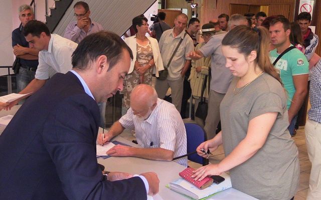 Szerződésaláírás a nyertes pályázókkal (képek)