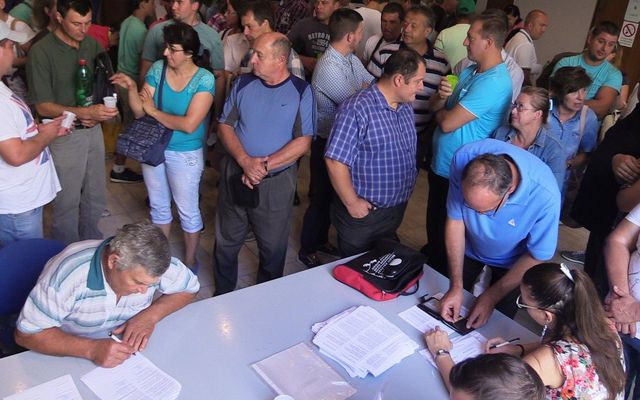 Szerződésaláírás a nyertes pályázókkal (képek)