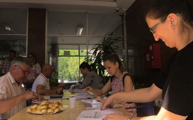 Szerződésaláírás a nyertes pályázókkal (képek)