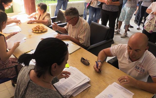 Szerződésaláírás a nyertes pályázókkal (képek)