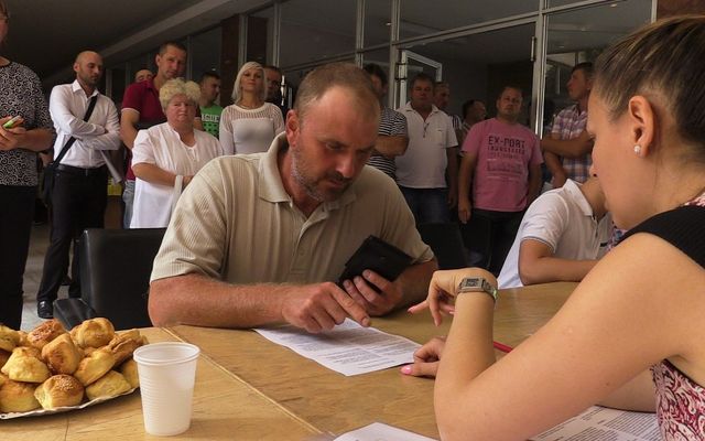 Szerződésaláírás a nyertes pályázókkal (képek)