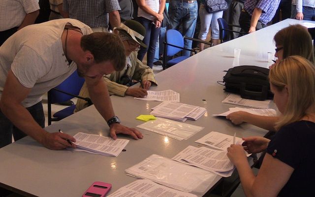 Szerződésaláírás a nyertes pályázókkal (képek)