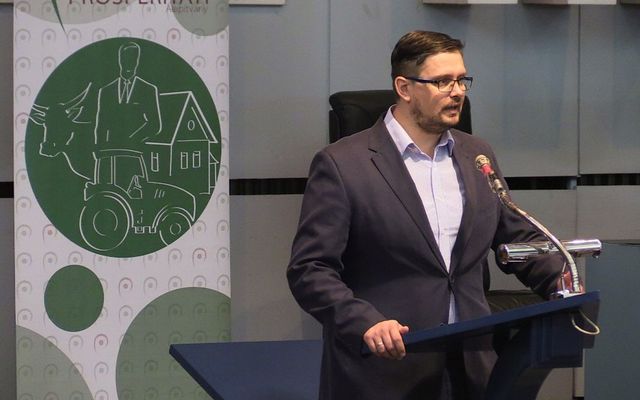 Szerződésaláírás a nyertes pályázókkal (képek)