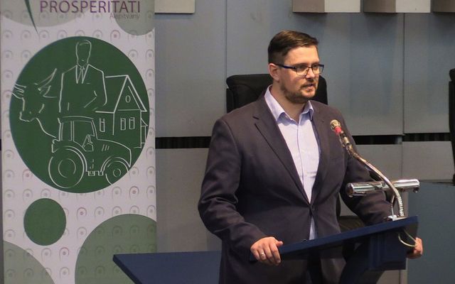 Szerződésaláírás a nyertes pályázókkal (képek)
