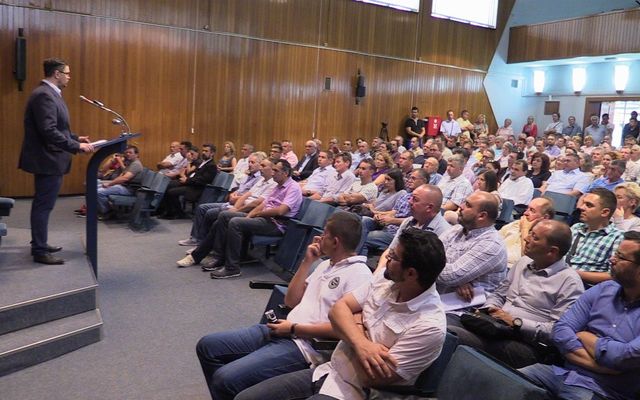 Szerződésaláírás a nyertes pályázókkal (képek)