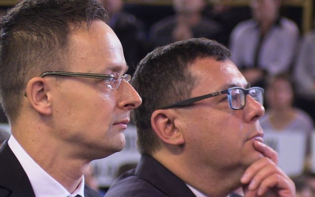 Szerződésaláírás a III. pályázati kör nyerteseivel (képek)