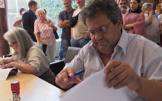 Szerződésaláírás a nyertes pályázókkal (képek)